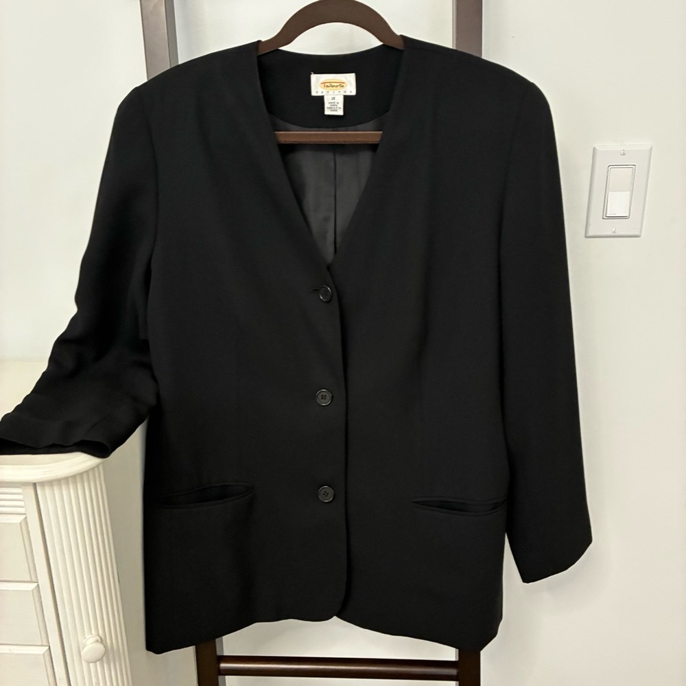 Talbots petite Black Women's Blazer. Size 16. Gorgeous and stylish! Timeless